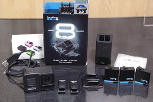 GoPro HERO8 Black 純正バッテリー3個 純正チャージャー等アクセサリ付属 CDDHX-801-RW ゴープロ アクションカメラ