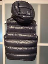 MONCLER モンクレール LACET GILET フード付き ダウンベスト ネイビー 国内正規品_画像2