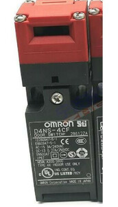 新品　OMRON/オムロン D4NS-4CF 小形セーフティ・ドアスイッチ/スライドキーユニット 【６ヶ月保証】