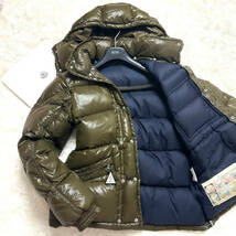 極暖美品2way!MONCLER 極上フード付きダウンジャケットL~M1ワンポイント胸ロゴワッペンシャイニーカーキ光沢濃緑大きいサイズ モンクレール_画像1