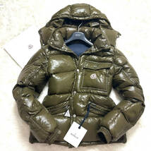 極暖美品2way!MONCLER 極上フード付きダウンジャケットL~M1ワンポイント胸ロゴワッペンシャイニーカーキ光沢濃緑大きいサイズ モンクレール_画像2