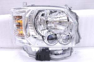 34-2482★美品 4型～ LED 200系 ハイエース★右ヘッドライト コンピューター付 ミドル KOITO 26-137 84 ASSY メッキ 純正★トヨタ (YM)