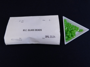 1052△未使用 チェコビーズ M.C.GLASS BEADS OPAL ZELENY