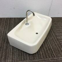 【中古】INAX(イナックス)☆トイレ便器・洋式便器/ロータンクフタ☆「T-810」タンク用の蓋(ふた)☆#L12(ミスティアイボリー)_画像3