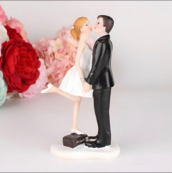 値下げ!ケーキトッパー スタンドキス ウェディングケーキ 結婚 人形