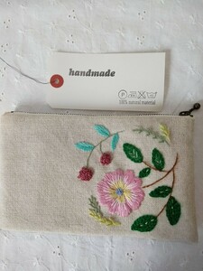 ハンドメイド＊手刺繍＊草花＊厚手リネン＊通帳カード＊小物ケース