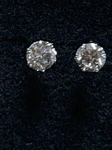 お値下げ　0.15ct×2 計0.3ctのキラキラしたピアス　照りがよいダイヤモンド使用