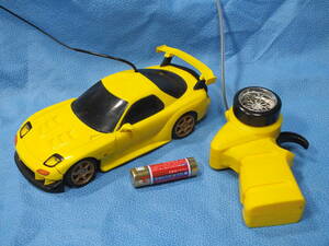 トミー ４DW R/C 1/30 スケール?　　マツダ　RX-7 ドリフト走行 作動確認用電池付属　ヤフネコ宅配便コンパクトでの発送も可能