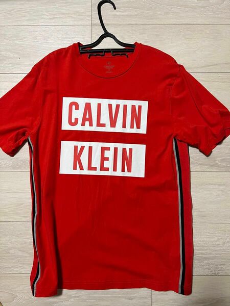 カルバンクライン　Calvin Klein スポーツ　Mサイズ Tシャツ　速乾素材　伸縮性あり　赤色