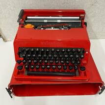 olivetti Valentine オリベッティ バレンタイン タイプライター スペイン製 赤　アンティークワープロ /2786_画像1