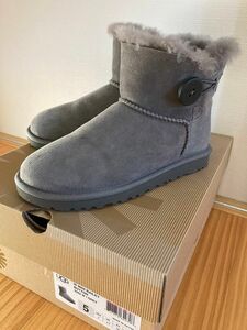 アグUGGムートンブーツ ミニベイリーボタン　グレー◆22cm