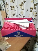 未開栓 GAUTIER FRANCE COGNAC 飛行機 (コンコルド)ブランデー コニャック 白　箱付 リモージュ 陶器ボトル ゴーティエ 700ml 重量1302ml _画像1