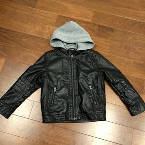 H&M 120 男の子　女の子　ライダース　裏ボア　革ジャン　帽子 レザージャケット ジャケット ブラック 黒 フード