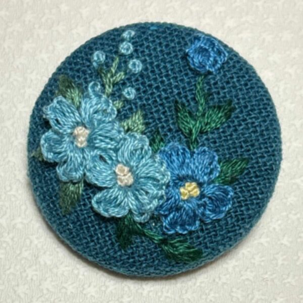 刺繍ブローチ　青色水色系　花　ハンドメイド