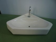 B313◆トイレ　水タンク蓋　水タンク部品　 トイレ水タンクフタ　トイレ用品　トイレ パーツ◆中古◆Z_画像2