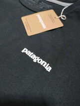 新品 未使用 patagonia パタゴニア P-6 バックロゴ ロンＴ XXL ブラック 黒 長袖 Tシャツ 現行モデル メンズ _画像4