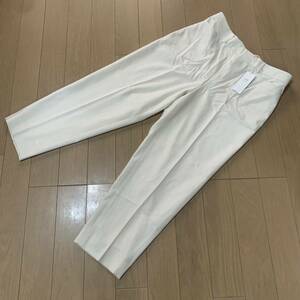 【新品】23区、おしゃれなセンタープレスパンツ、19号/48/白 (タグ付き) A