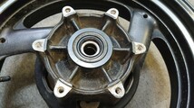 XJR1200 純正リアホイール 17x5.50 YAMAHA R-62 シャフト径=20㎜ ハブタワー.ハブダンパー付き(検索:XJR1300 FZR1000 FJ_画像3