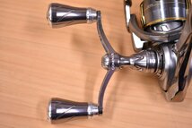 【1スタ☆】ダイワ 18 フリームス LT 2000S ゴメクサス ダブルハンドル カスタム DAIWA FREAMS スピニングリール（KKR_O1）_画像8