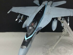 トップガン マーヴェリック 1/72 F/A-18E スーパーホーネット マーヴェリック大佐機 飛行状態完成品