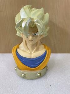 RM6817 DRAGONBALL Z SOUND BANK 人形 貯金箱 超サイヤ人 悟空 0115