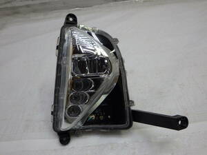 前期 ZVW50/ZVW51/ZVW55 プリウス 純正 右フォグランプ 右フォグライト LED KOITO 47-83 81210-47030