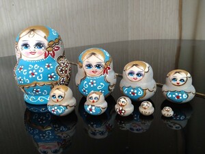 女の子のマトリョーシカ　ロシア郷土玩具　木製品　10連　10層　ロシア人形 レトロ 置物 インテリア　検索:招き猫 土鈴 土人形 張子 練物