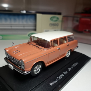 ニッサン セドリック バン 1/43  エブロ RED NISSAN CEDRIC VANの画像1