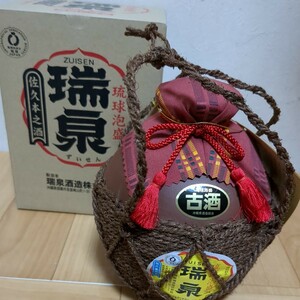 新品激安出品　古酒 琉球泡盛 瑞泉 五合壷瑞泉酒造 5合巻壺古酒 43度 [ 焼酎 沖縄県 900ml ]　外観写真開封のみ