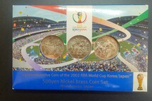 5131 未使用 2002ワールドカップサッカー記念500円硬貨3種セット ケース入り_画像4