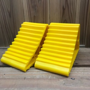 * Trusco poly- tire stopper (2 piece insertion ) yellow 2t car and downward TTS-2T-Y: truck * light truck * delivery industry ②