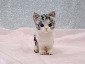 羊毛フェルト　　ハンドメイド猫　　置物　小さい子猫 猫