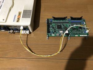 NAOMI／NAOMI2のマザーから、I/O基板用の+5V電源を供給するケーブル