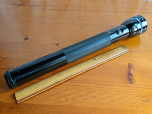 ジャンク マグライト MAG-LITE MAGLITE USA 37cm位 37.3cm アメリカ製 懐中電灯 ハンディライト 液漏れで電池の蓋が外れない 単一電池4本？