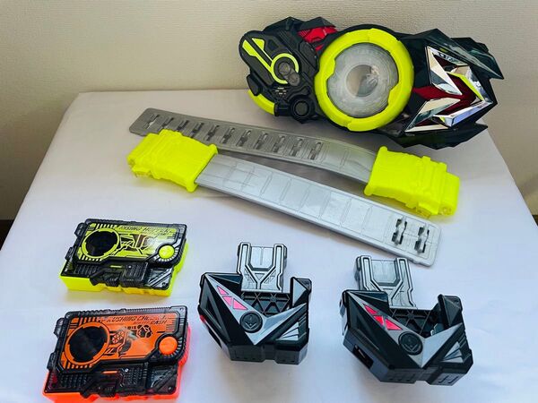 仮面ライダーゼロワン DX飛電ゼロワンドライバー&プログライズホルダーセット