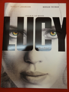 05698『LUCY／ルーシー』パンフ　リュック・ベッソン　スカーレット・ヨハンソン　モーガン・フリーマン