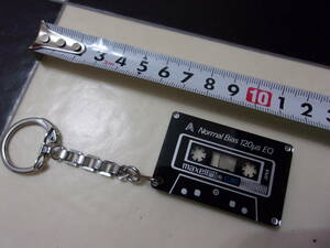 Maxell キーホルダー 約3.2cm×約5cm 年代不明 マクセル ノーマル ハイポジ カセットテープ型 ミュージック 音楽 アクセサリー グッズ 小物