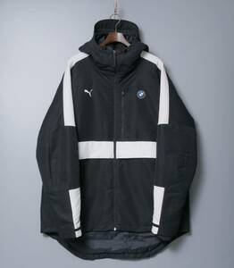 GP1786◎PUMA プーマ × BMW Motorsport RCT フーデッド ジャケット 中綿 ハーフコート バックロゴ サイズXL 576637 ブラック×ホワイト