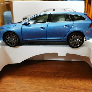 ●国内送料着払い●VOLVO特注！1/18 ボルボ NEW V60 青 中古品 02