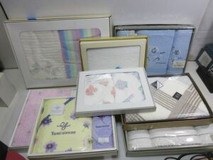 ◆未使用 保管品 DAKS ワイド＆ロングバスタオルなど バスタオル＆フェイスタオルなど 8点セット 元箱入り 現状渡し