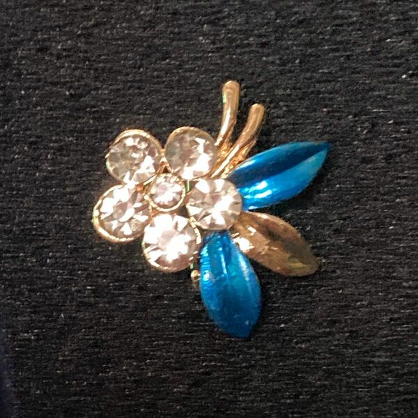 お花のミニ ブローチ　可愛い　青　シルバー　ゴールド　フラワー
