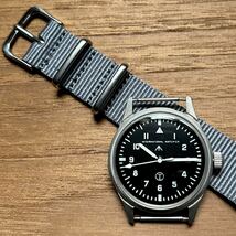 IWC 戦争 ミリタリー アンティーク 手巻き ビンテージ ベトナム 腕時計 ミリタリーウォッチ 稼働品 ジャンクアナログ 黒文字盤 _画像6