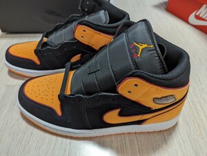 新品　NIKE　JORDAN BRAND AIR JORDAN 1 MID SE BLACK/VIVID ORANGE　26.5センチ