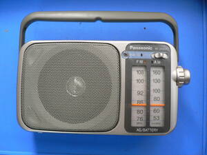 送料最安 410円 音響10-02：パナソニック2バンドポータブルラジオ　Panasonic RF-2400A　電源コード、イヤホン付き