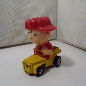 ビンテージ PEANUTS チャーリーブラウン ダイキャストカー kl301