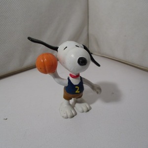  Vintage Snoopy баскетбол фигурка Kl358