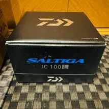 送料無料・新品『ダイワ 21 ソルティガIC 100L』DAIWA SALTIGA ベイトリール 左巻き レフトハンドル_画像1