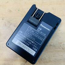 1S35950 Panasonic LUMIX デジカメ 充電器 DE-A11A パナソニック ルミックス_画像3