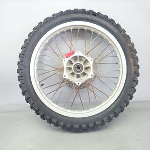 βFA11-1 スズキ TS125R SF15A (H8年式) 絶版！ 純正リアホイール 振れ・リム打ち無し！タイヤは要交換で！の画像4