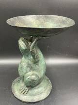 金属工芸 蛙 置物 皿を持つカエル 真鍮製 青銅 菓子皿 フルーツ盛皿 ボウル 盃_画像3